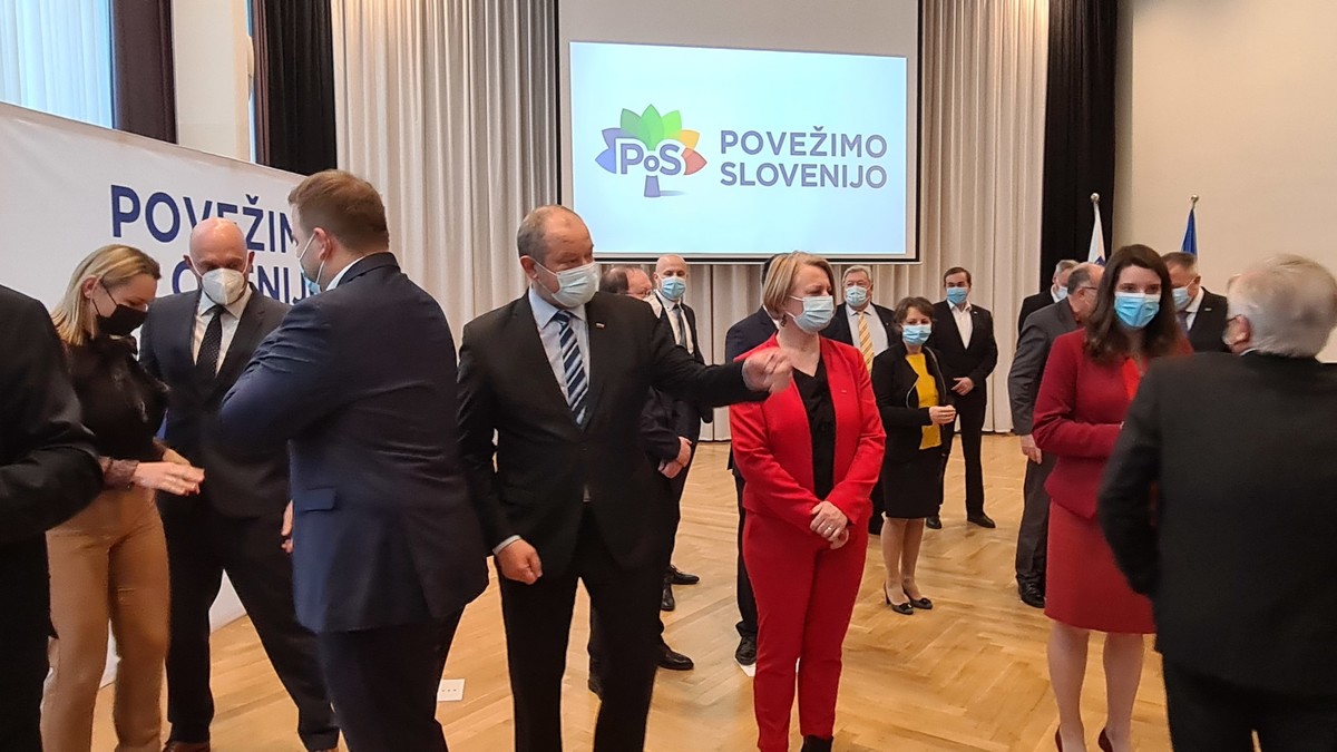 Podpis sporazuma o skupnem nastopu strank SLS, Konkretno, Zeleni Slovenije, NLS in Novi socialdemokrati na letošnjih volitvah poslancev v Državni zbor RS<br>(Avtor: Milan Skledar)