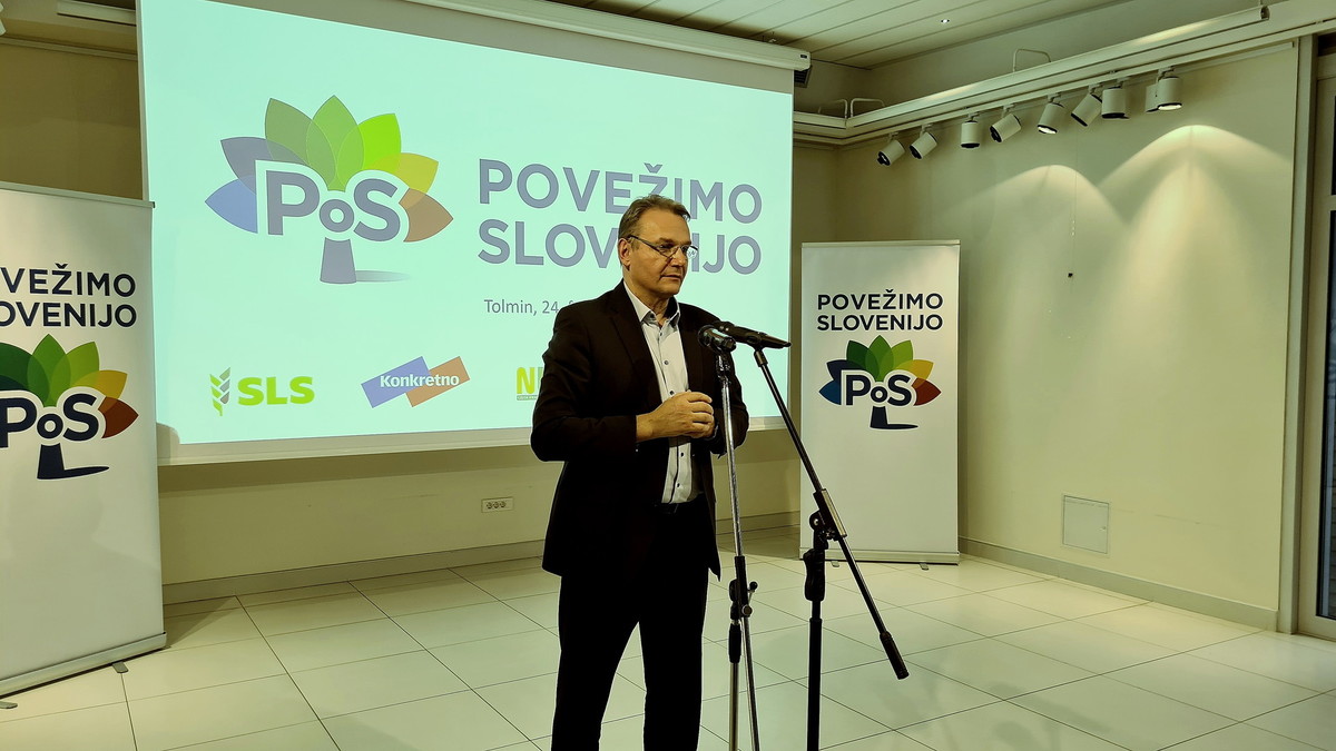 Marjan Podobnik, vodja volilnega štaba PoS. Srečanje gibanja Povežimo Slovenijo, ki je nastalo s ciljem povezovanja različnosti in najboljšega, je 25. februarja 2022, potekalo v knjižnici Cirila Kosmača v Tolminu<br>(Avtor: Milan Skledar)