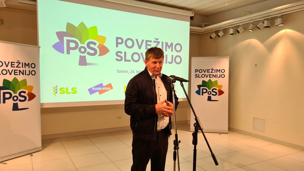 Franc Bogovič, evropski poslanec in podpredsednik SLS. Srečanje gibanja Povežimo Slovenijo, ki je nastalo s ciljem povezovanja različnosti in najboljšega, je 25. februarja 2022, potekalo v knjižnici Cirila Kosmača v Tolminu<br>(Avtor: Milan Skledar)
