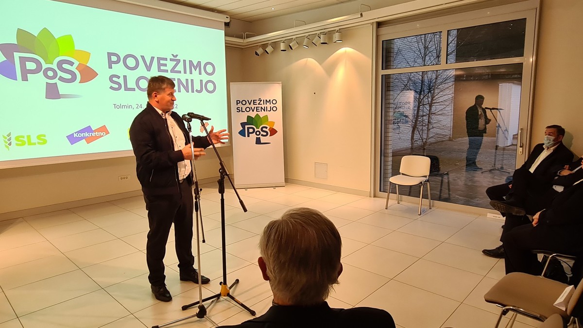 Franc Bogovič, evropski poslanec in podpredsednik SLS. Srečanje gibanja Povežimo Slovenijo, ki je nastalo s ciljem povezovanja različnosti in najboljšega, je 25. februarja 2022, potekalo v knjižnici Cirila Kosmača v Tolminu<br>(Avtor: Milan Skledar)