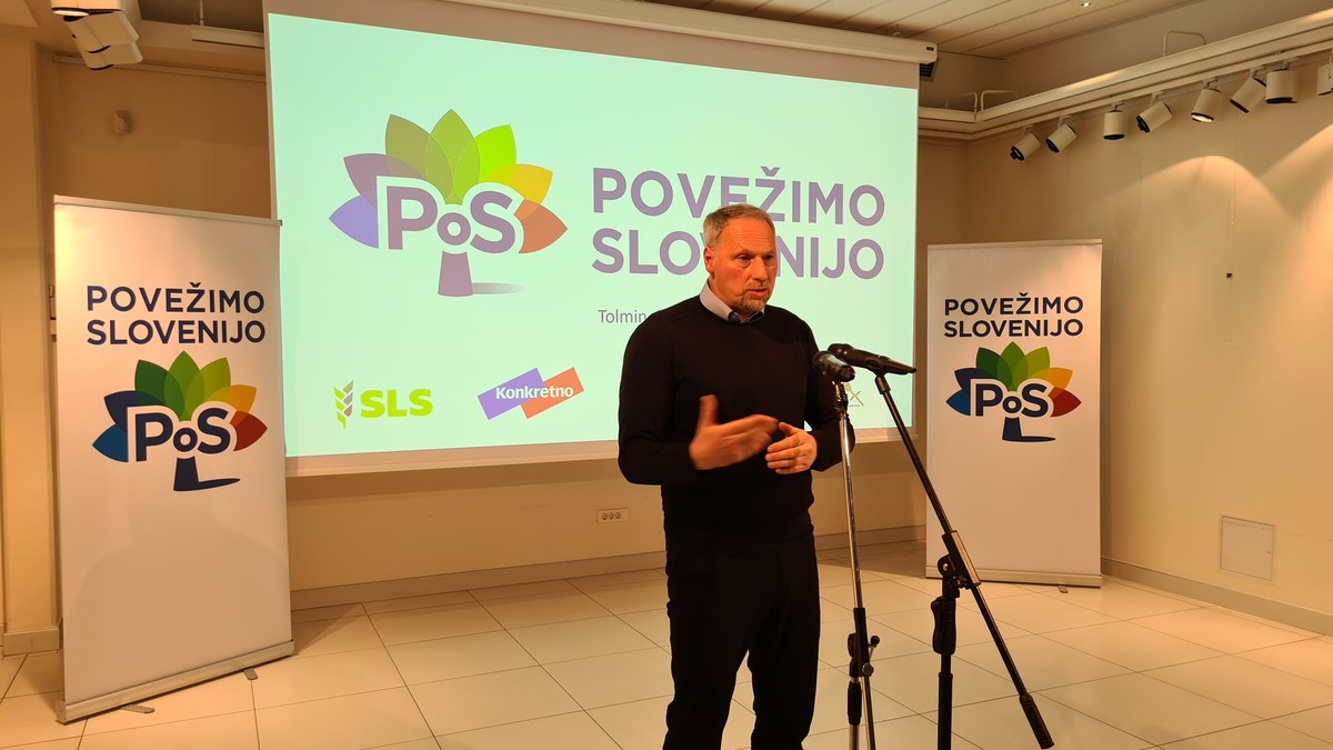 Marko Matajurc, župan občine Kobarid. Srečanje gibanja Povežimo Slovenijo, ki je nastalo s ciljem povezovanja različnosti in najboljšega, je 25. februarja 2022, potekalo v knjižnici Cirila Kosmača v Tolminu<br>(Avtor: Milan Skledar)