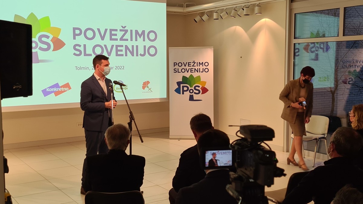 Marko Balažic, uradni govorec PoS. Srečanje gibanja Povežimo Slovenijo, ki je nastalo s ciljem povezovanja različnosti in najboljšega, je 25. februarja 2022, potekalo v knjižnici Cirila Kosmača v Tolminu<br>(Avtor: Milan Skledar)
