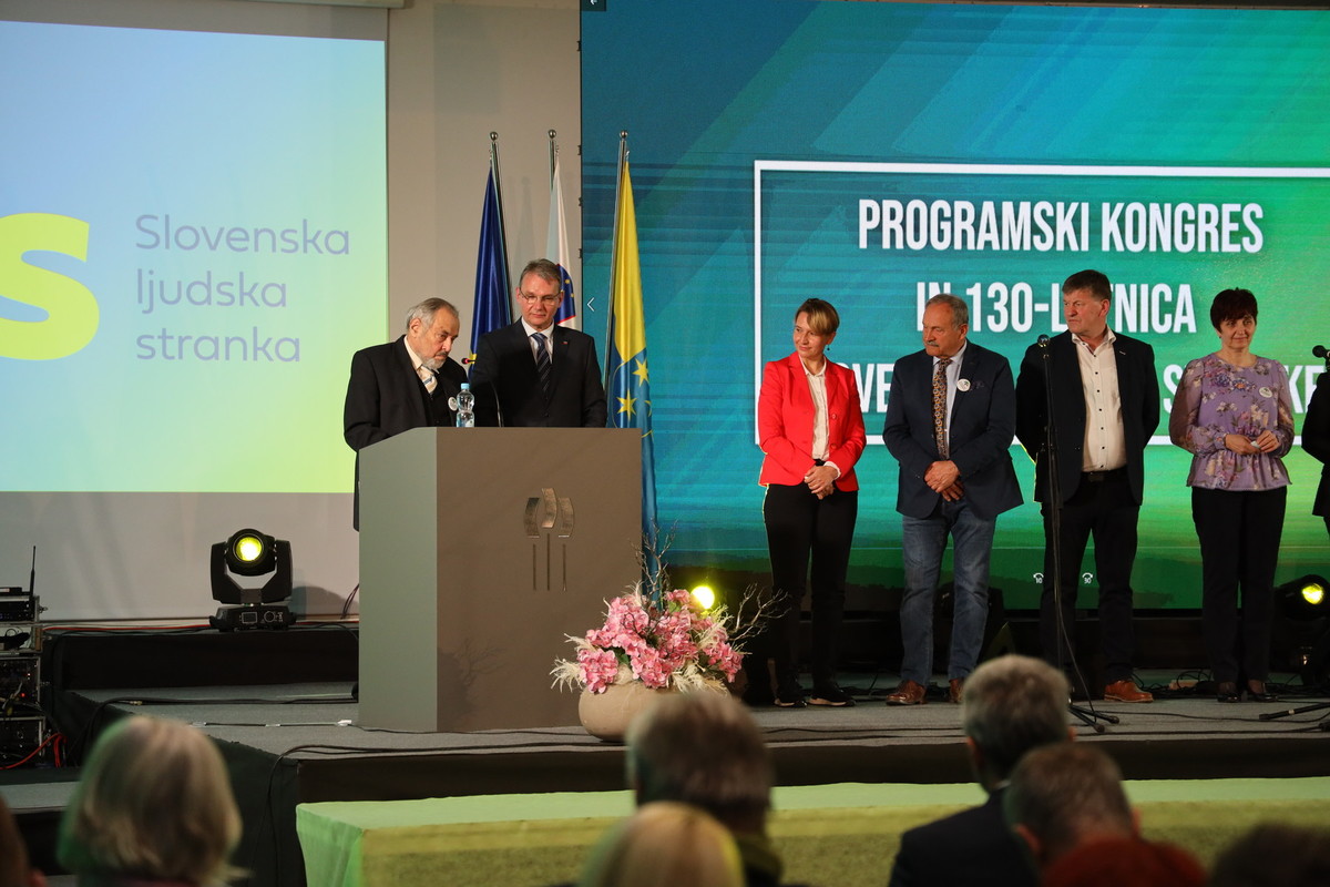 Dr. Ernest Petrič: nagovor ob 130-letnici SLS in srečanju Povežimo Slovenijo (PoS) v Celju, marec 2022<br>(Avtor: Milan Skledar)