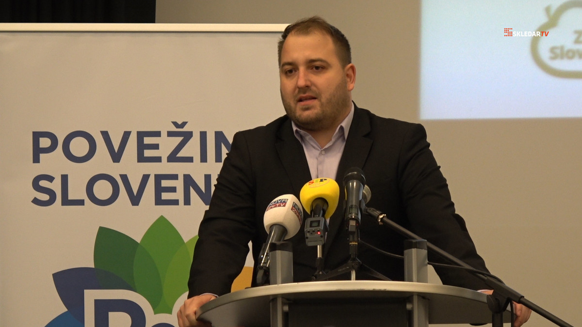 Andrej Čuš, predsednik, Zeleni Slovenije. Prihaja čas tistih, ki povezujejo. Srečanje gibanja Povežimo Slovenijo, ki gradi na povezovanju, dialogu in sodelovanju, je v ponedeljek, 28. februarja 2022, potekalo v Dornavi, ki leži na Ptujskem polju.<br>(Avtor: Milan Skledar)