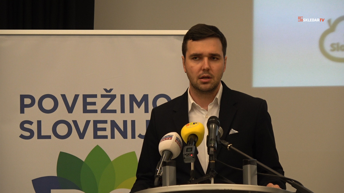 Marko Balažic, uradni govornik PoS.  Prihaja čas tistih, ki povezujejo. Srečanje gibanja Povežimo Slovenijo, ki gradi na povezovanju, dialogu in sodelovanju, je v ponedeljek, 28. februarja 2022, potekalo v Dornavi, ki leži na Ptujskem polju.<br>(Avtor: Milan Skledar)