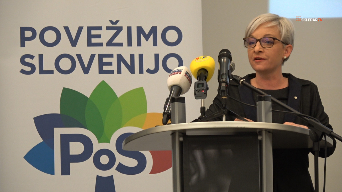  Suzana Lara Krause, podpredsednica SLS. Prihaja čas tistih, ki povezujejo. Srečanje gibanja Povežimo Slovenijo, ki gradi na povezovanju, dialogu in sodelovanju, je v ponedeljek, 28. februarja 2022, potekalo v Dornavi, ki leži na Ptujskem polju.<br>(Avtor: Milan Skledar)