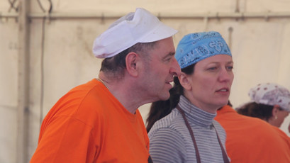 Specialist za čevapčiče z mojstrico za vse (Foto: M: Skledar)<br>(Avtor: Milan Skledar)