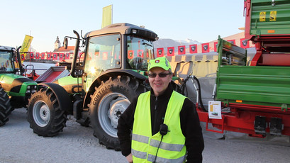 Rudolf Sedmak na sejmu v Komendi skrbi za varnost (Foto: M. Skledar<br>(Avtor: Milan Skledar)
