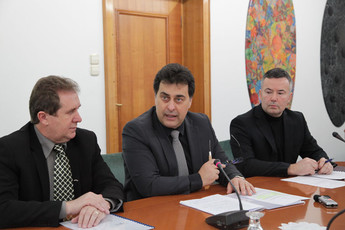 Mitja Bervar in Marjan Maučec (na levi) ter Robert Celestina (na desni)<br>(Avtor: Milan Skledar)