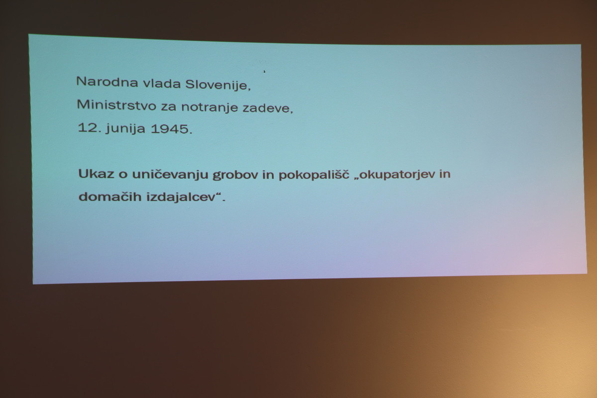 Pri založbi Družina je izšlo 5. poročilo Komisije Vlade RS za reševanje vprašanj prikritih grobišč, z naslovom Pravica do groba. Predstavitve se je udeležil tudi predsednik Državnega sveta RS, Alojz Kovšca<br>(Avtor: Milan Skledar)