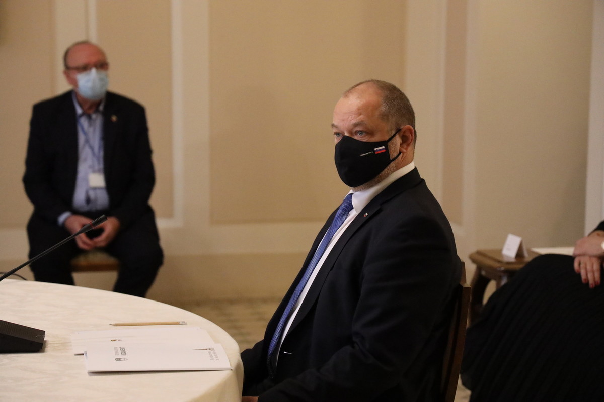 Predsednik Državnega sveta RS Alojz Kovšca na srečanju štirih predsednikov v predsedniški palači<br>(Avtor: Milan Skledar)