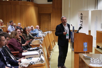 Dr. Stanislav Primožič, v. d. direktorja Agencije za zdravila in medicinske pripomočke na 7. strateški konferenci Vrednost inovacij<br>(Avtor: Milan Skledar)