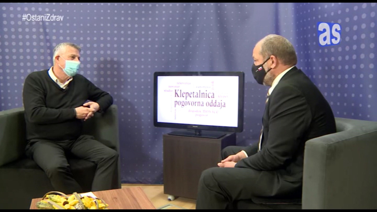 Branko Hrga, voditelj oddaje Klepetalnica in Alojz Kovšca, predsednik DS na pogovorni oddaji Klepetalnica na Tv AS<br>(Avtor: Milan Skledar)
