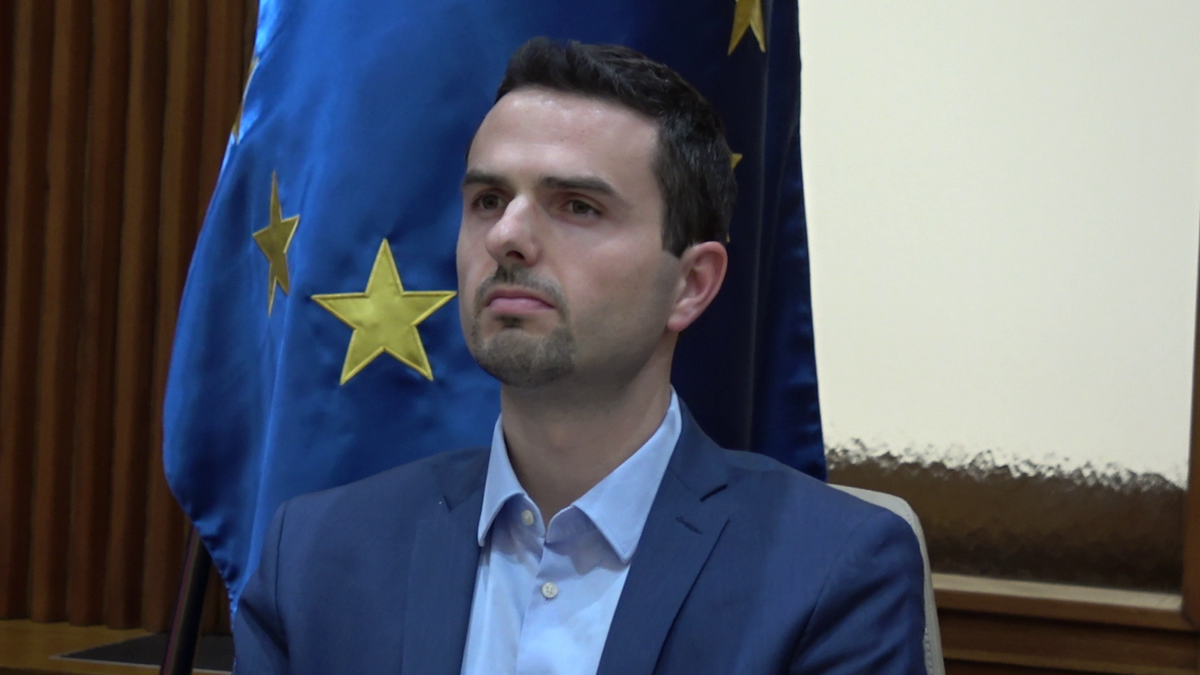 Mag. Matej Tonin, minister za obrambo na skupni novinarski konferenci v dvorani Državnega sveta RS<br>(Avtor: Milan Skledar)