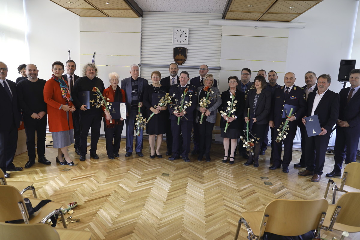 Vsi prejemniki plaket<br>(Avtor: Milan Skledar)