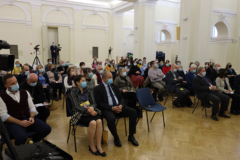 Predsednik Državnega sveta RS Alojz Kovšca s soprogo Stanko Kajfež Kovšca na Simpoziju Pogum za vzgojo Človeka<br>(Avtor: Milan Skledar)