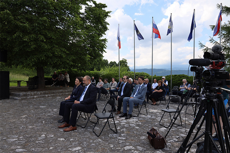 Slovesnost ob 40-letnici društva GEOSS in 30. obletnici RS v Vačah<br>(Avtor: Milan Skledar)