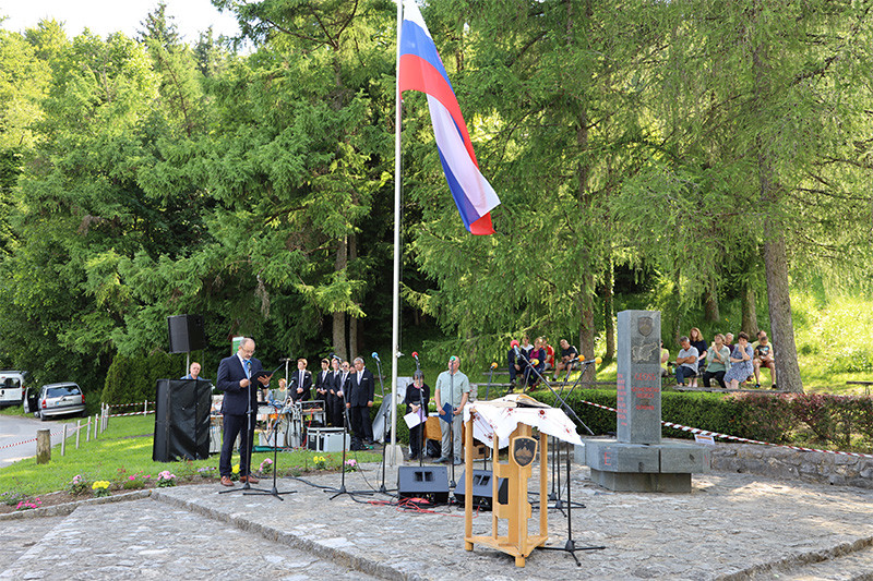 Slovesnost ob 40-letnici društva GEOSS in 30. obletnici RS v Vačah<br>(Avtor: Milan Skledar)