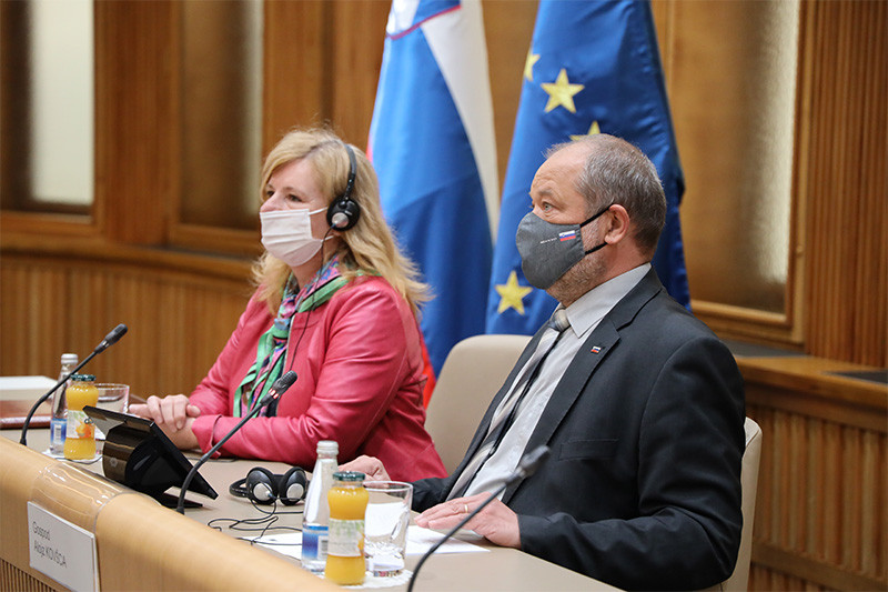 Predsednik Državnega sveta RS Alojz Kovšca in državna svetnica Bojana Potočan sta sprejela delegacijo Odbora za državljanske svoboščine, pravosodje in notranje zadeve (LIBE) Evropskega parlamenta.<br>(Avtor: Milan Skledar)