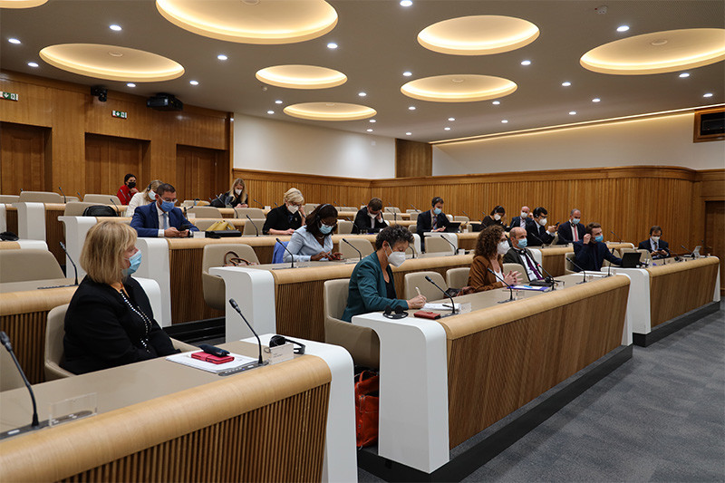 Predsednik Državnega sveta RS Alojz Kovšca in državna svetnica Bojana Potočan sta sprejela delegacijo Odbora za državljanske svoboščine, pravosodje in notranje zadeve (LIBE) Evropskega parlamenta.<br>(Avtor: Milan Skledar)