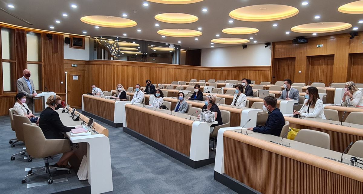 Državni svetnik, mag. Peter Požun v dvorani Državnega sveta RS sprejel delegacijo izvajalcev zdravstvene in babiške nege iz BiH na obisku v Državnem svetu<br>(Avtor: Milan Skledar)