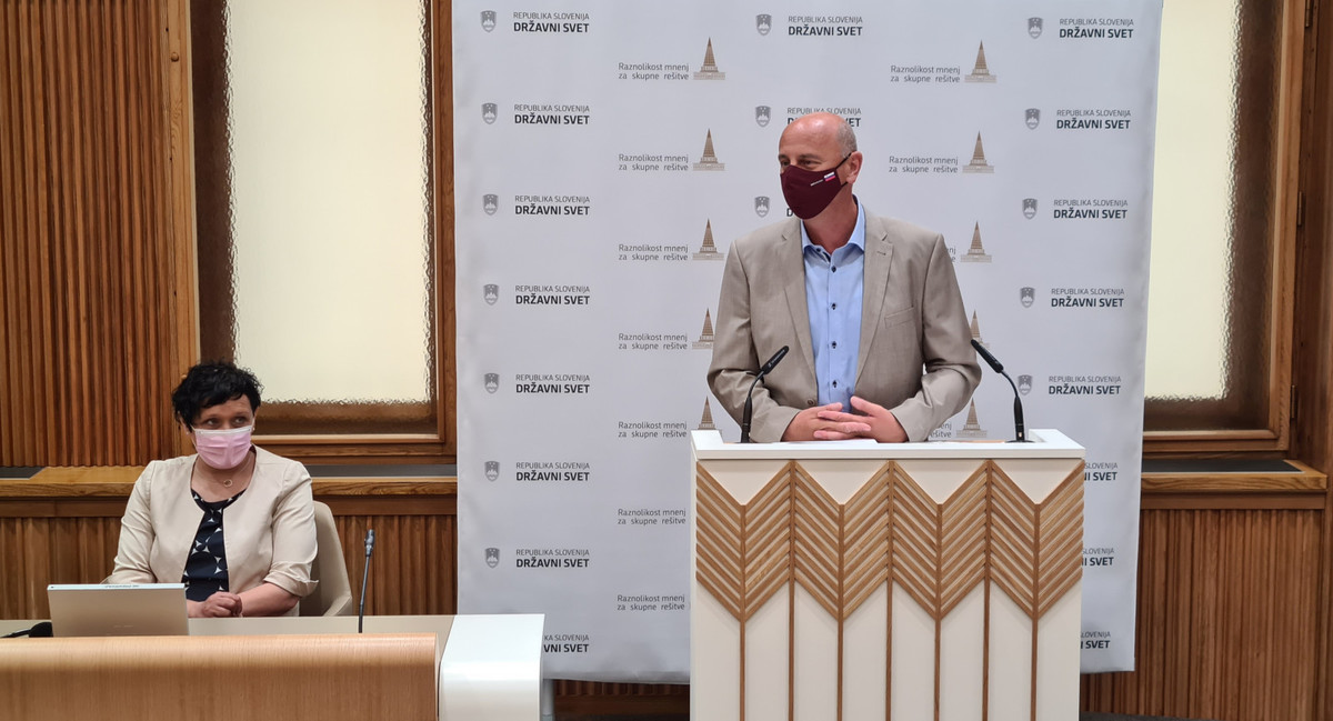 Državni svetnik, mag. Peter Požun v dvorani Državnega sveta RS sprejel delegacijo izvajalcev zdravstvene in babiške nege iz BiH na obisku v Državnem svetu<br>(Avtor: Milan Skledar)