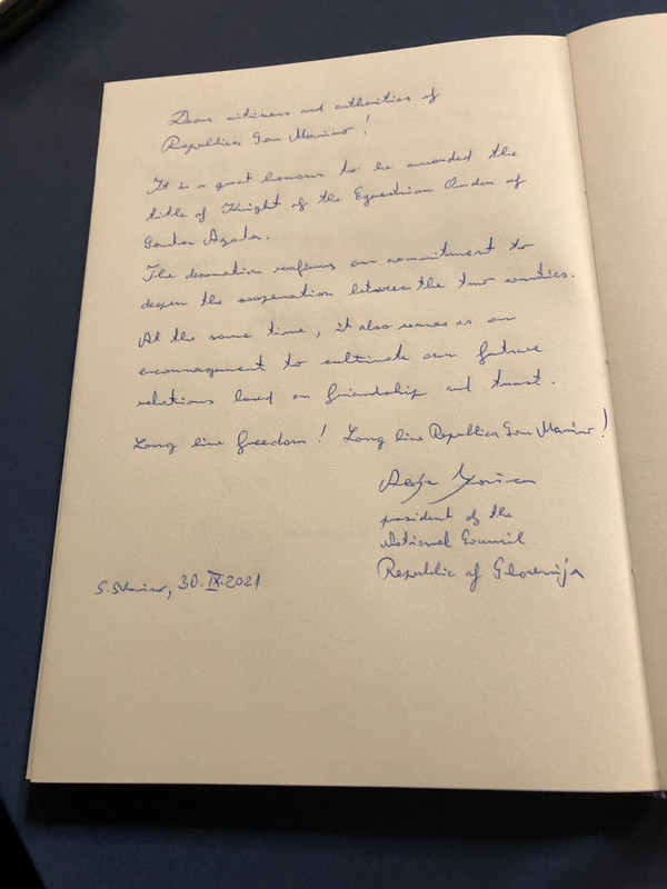 Predsednik Državnega sveta RS Alojz Kovšca se je na uradnem obisku v San Marinu pisal v knjjigo gostov<br>(Avtor: MW)