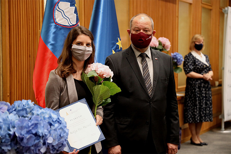Katja Fon Mervič, prejemnica plakete Državnega sveta RS najzaslužnejšim prostovoljkam in prostovoljcem za leto 2020<br>(Avtor: Milan Skledar)