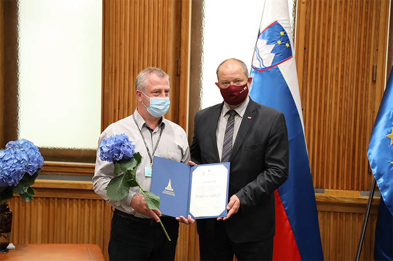 Podelitev plaket najzaslužnejšim prostovoljkam in prostovoljcem za leto 2020<br>(Avtor: Milan Skledar)