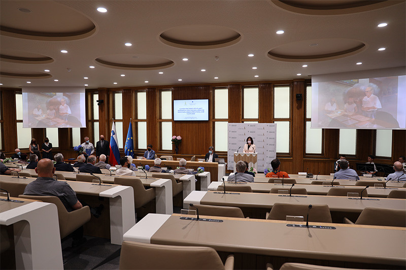 Podelitev plaket najzaslužnejšim prostovoljkam in prostovoljcem za leto 2020<br>(Avtor: Milan Skledar)