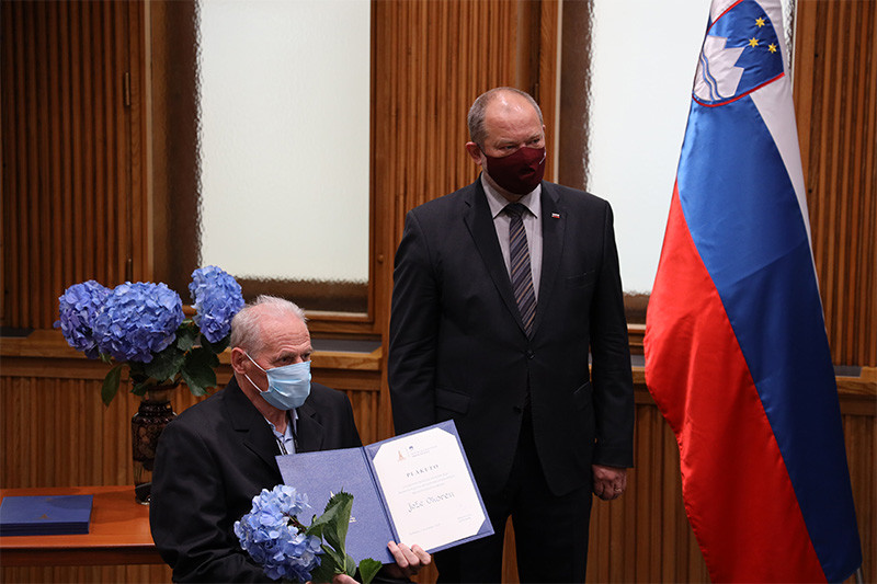 Podelitev plaket najzaslužnejšim prostovoljkam in prostovoljcem za leto 2020<br>(Avtor: Milan Skledar)