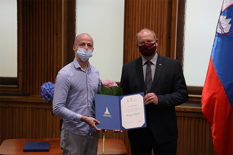 Podelitev plaket najzaslužnejšim prostovoljkam in prostovoljcem za leto 2020<br>(Avtor: Milan Skledar)