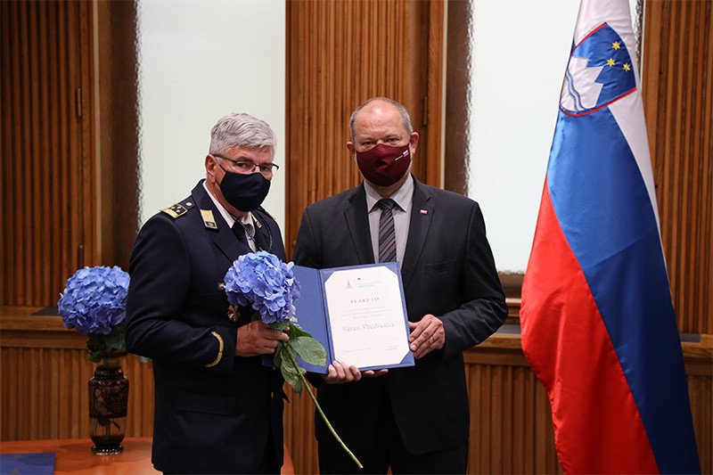 Podelitev plaket najzaslužnejšim prostovoljkam in prostovoljcem za leto 2020<br>(Avtor: Milan Skledar)