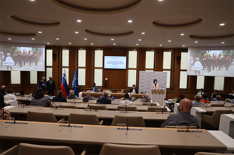 Podelitev plaket najzaslužnejšim prostovoljkam in prostovoljcem za leto 2020<br>(Avtor: Milan Skledar)