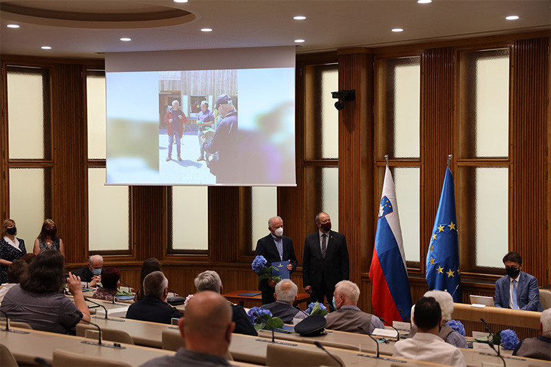 Podelitev plaket najzaslužnejšim prostovoljkam in prostovoljcem za leto 2020<br>(Avtor: Milan Skledar)