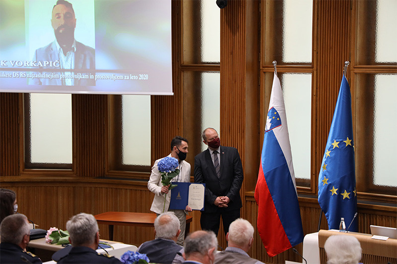 Podelitev plaket najzaslužnejšim prostovoljkam in prostovoljcem za leto 2020<br>(Avtor: Milan Skledar)