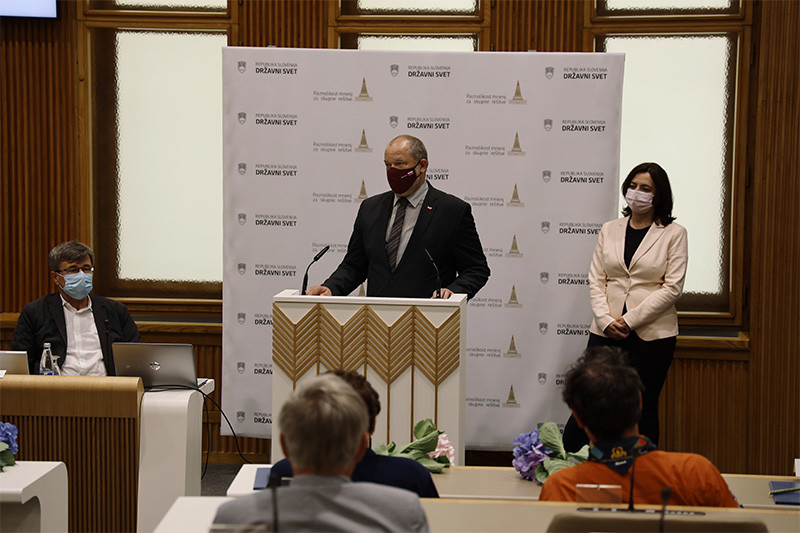 Alojz Kovšca, predsednik Državnega sveta RS. Podelitev plaket najzaslužnejšim prostovoljkam in prostovoljcem za leto 2020<br>(Avtor: Milan Skledar)
