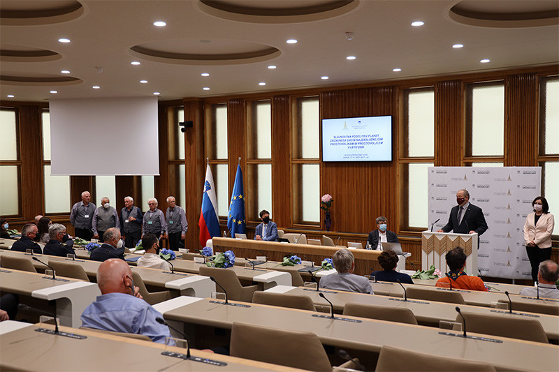 Podelitev plaket najzaslužnejšim prostovoljkam in prostovoljcem za leto 2020<br>(Avtor: Milan Skledar)