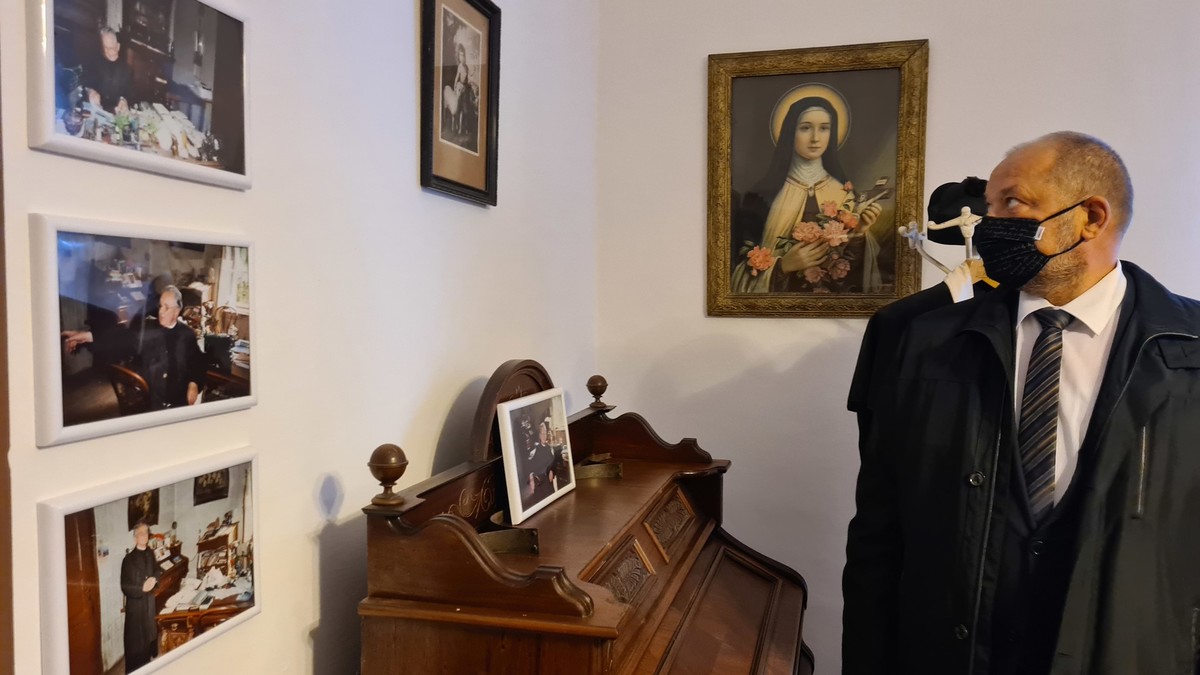 Alojz Kovšca, predsednik DS na obisku v Küharjevi hiši v Porabju, 2020<br>(Avtor: Milan Skledar)
