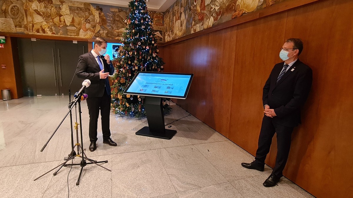 Igor Zorčič, predsednik Državnega zbora  na otvoritvi interaktivnega zaslona o najpomembnejših dogodkih na osamosvojitveni poti RS, 30-obletnica plebiscita<br>(Avtor: Milan Skledar)