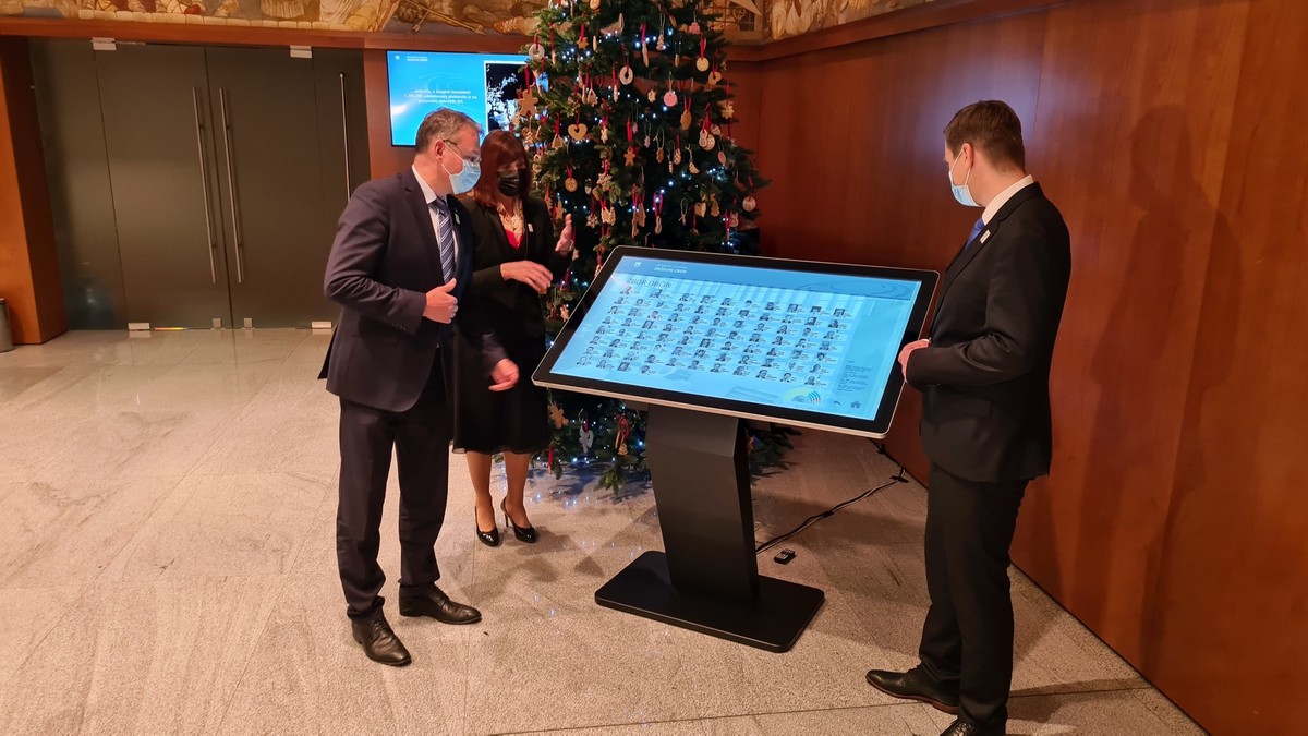 Otvoritev interaktivnega zaslona o najpomembnejših dogodkih na osamosvojitveni poti RS, 30-obletnica plebiscita<br>(Avtor: Milan Skledar)