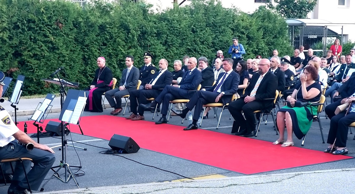 Predsednik Državnega sveta Alojz Kovšca se je udeležil obeležitve 30. obletnice bitke v Trzinu s slovesnim odkritjem spominskega obeležja Edvardu Peperku<br>(Avtor: Zofija Hafner)