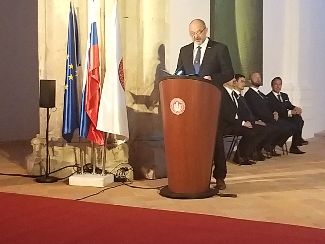Slavnostni govornik na seji Občinskega sveta občine Kostanjevica na Krki  je bil predsednik Državnega sveta RS Alojz Kovšca<br>(Avtor: Zofija Hafner)