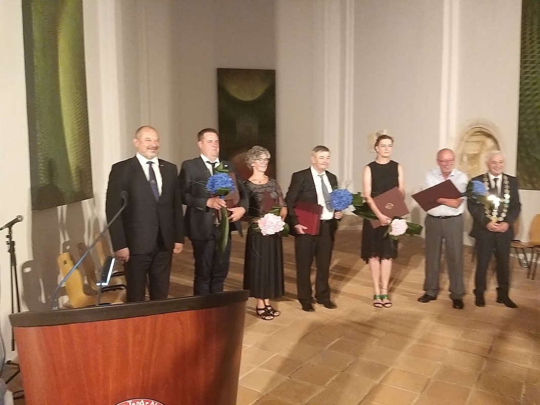 Skupna fotografija s prejemniki občinskih nagrad Občine Kostanjevica na Krki<br>(Avtor: Milan Skledar)