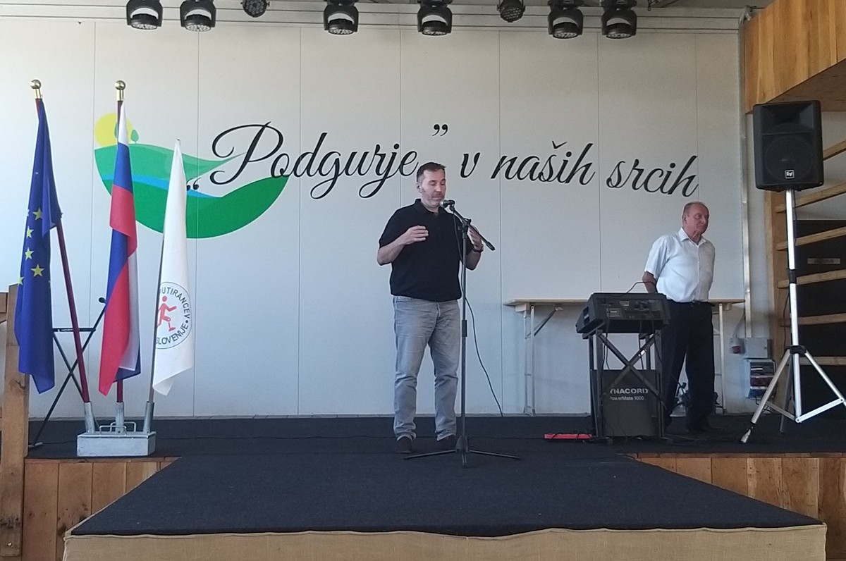 Glavni tajnik Nacionalnega sveta invalidskih organizacij Slovenije, Goran Kustura. Peto jubilejno srečanje amputirancev Slovenije, Velike Brusnice 26. 8. 2021.<br>(Avtor: Zofija Hafner)