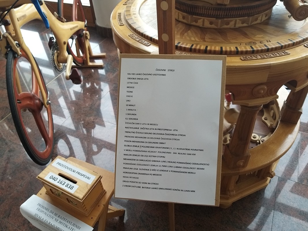 Časovni stroj v Kulturnem domu Lendava<br>(Avtor: Zofija Hafner)