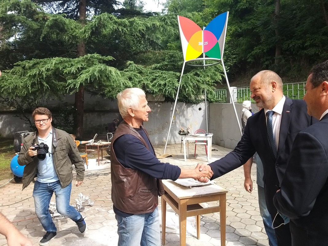 Predsednik DS RS Alojz Kovšca z vodjo 49. mednarodne likovne kolonije Francem Geričem<br>(Avtor: Zofija Hafner)