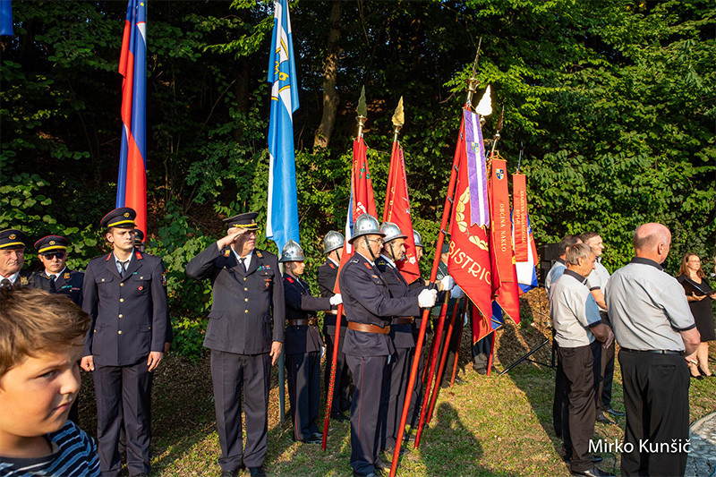  Slovesnost v spomin 59 padlim talcem na Bistriškem klancu<br>(Avtor: Mirko Kunšič)