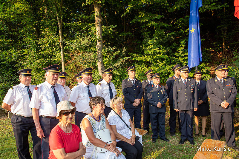  Slovesnost v spomin 59 padlim talcem na Bistriškem klancu<br>(Avtor: Mirko Kunšič)