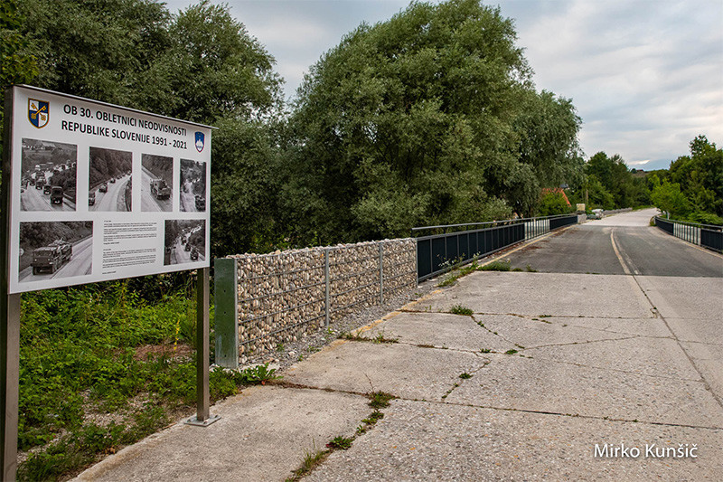  Slovesnost v spomin 59 padlim talcem na Bistriškem klancu<br>(Avtor: Mirko Kunšič)